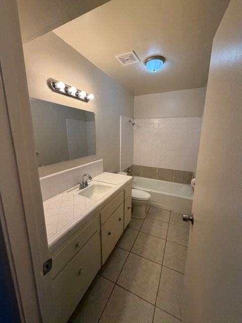 3044 N Fruit Ave - Photo 3 of 5