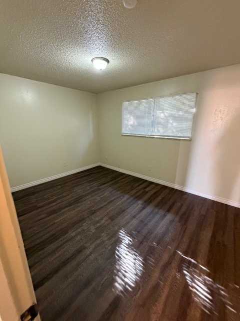 3044 N Fruit Ave - Photo 4 of 5