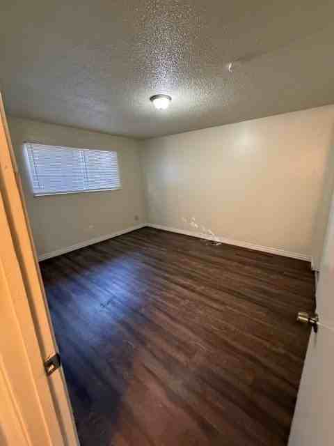 3044 N Fruit Ave - Photo 5 of 5