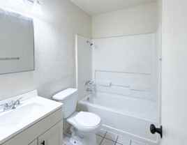 4415 N Clark St #10 - Photo 1 of 1