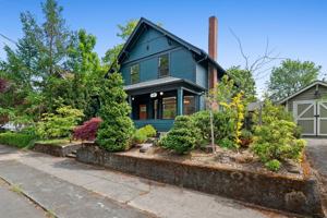 featured image of 716 Center St