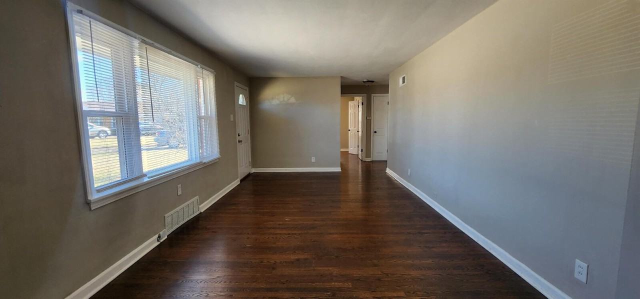 9955 Live Oak Ct - Photo 3 of 12