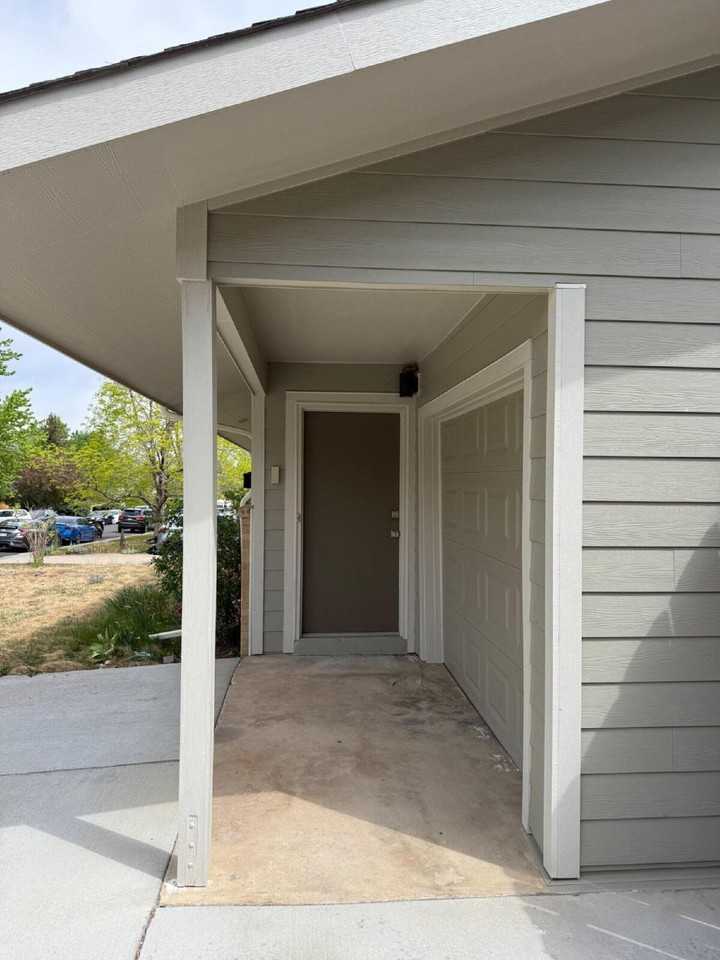 730 34th St - Photo 3 of 26