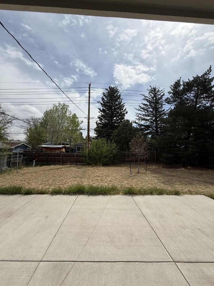 730 34th St - Photo 5 of 26