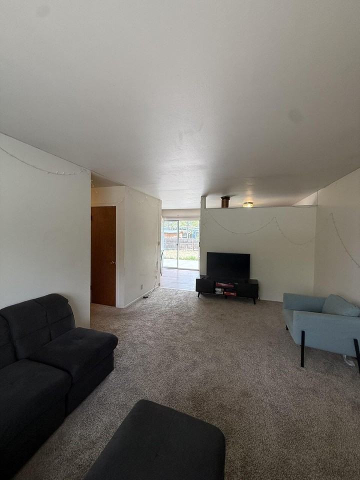 730 34th St - Photo 6 of 18