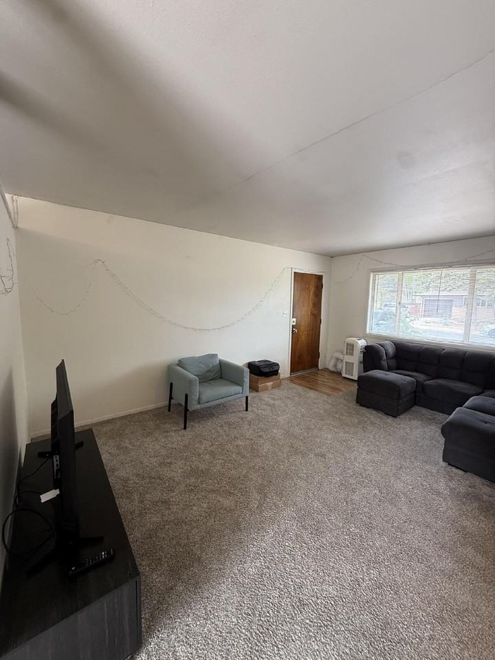 730 34th St - Photo 7 of 18