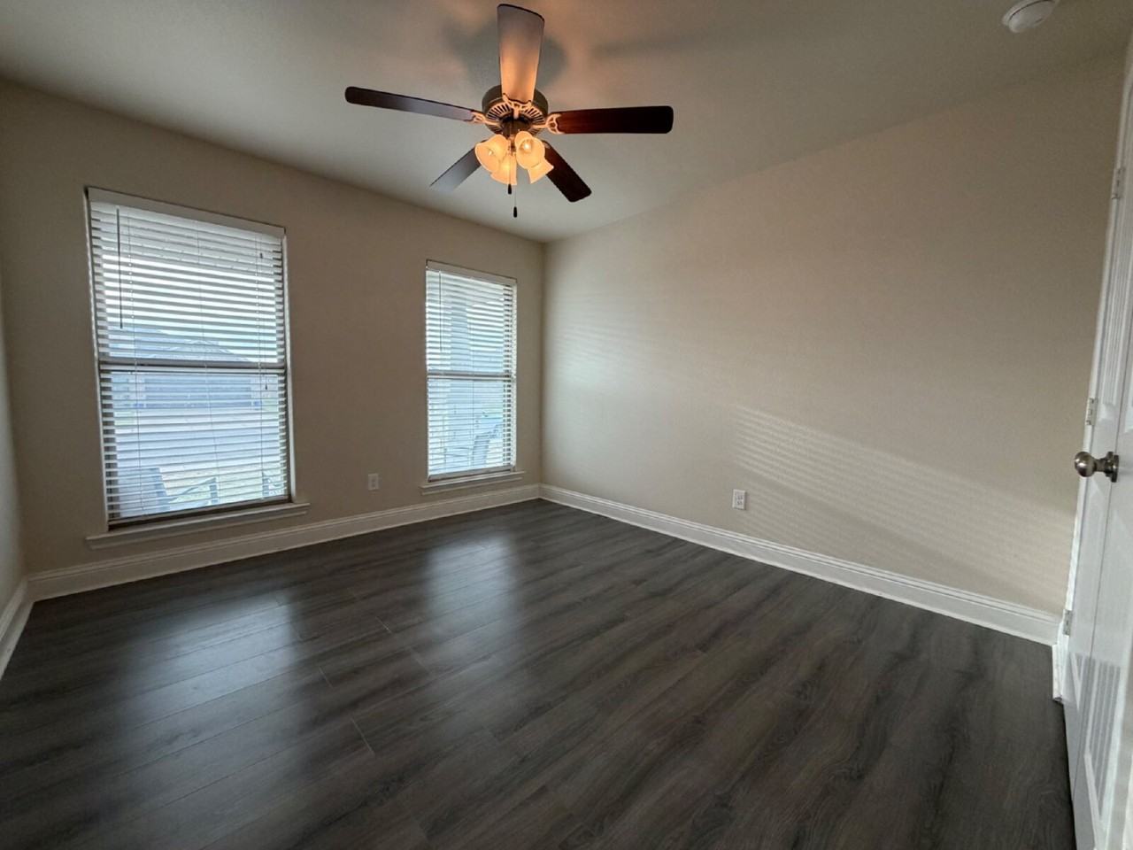 9706 Ross Ave - Photo 4 of 16