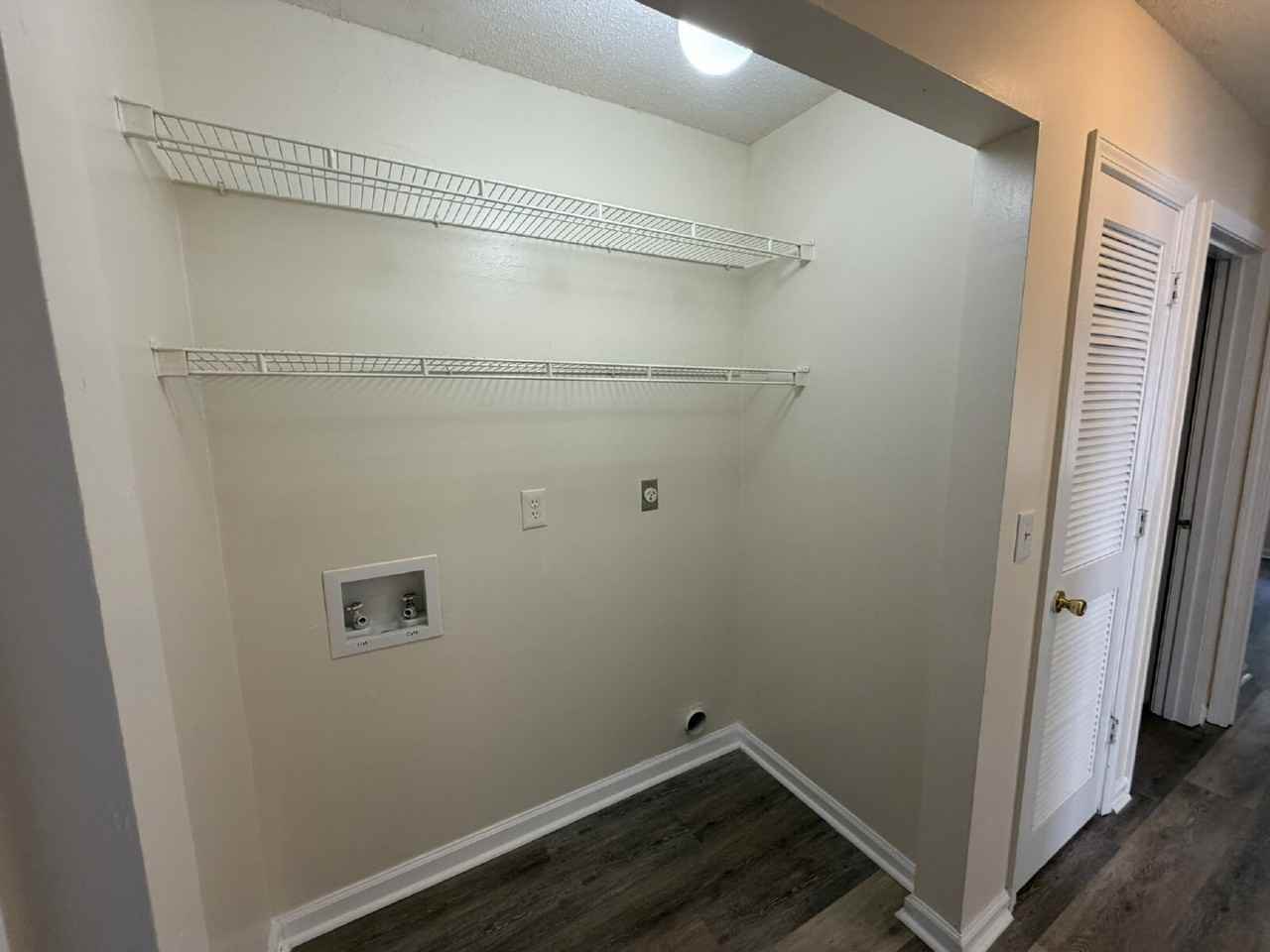 350 Beverly St - Photo 6 of 12