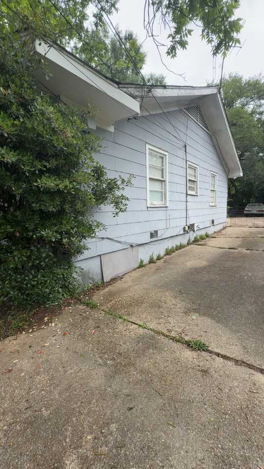3970 Council Cir - Photo 2 of 13