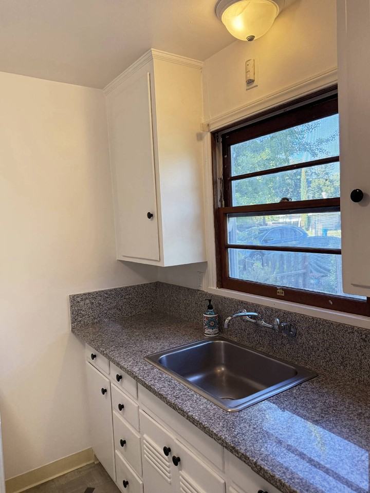 887 Lorna Dr - Photo 2 of 19