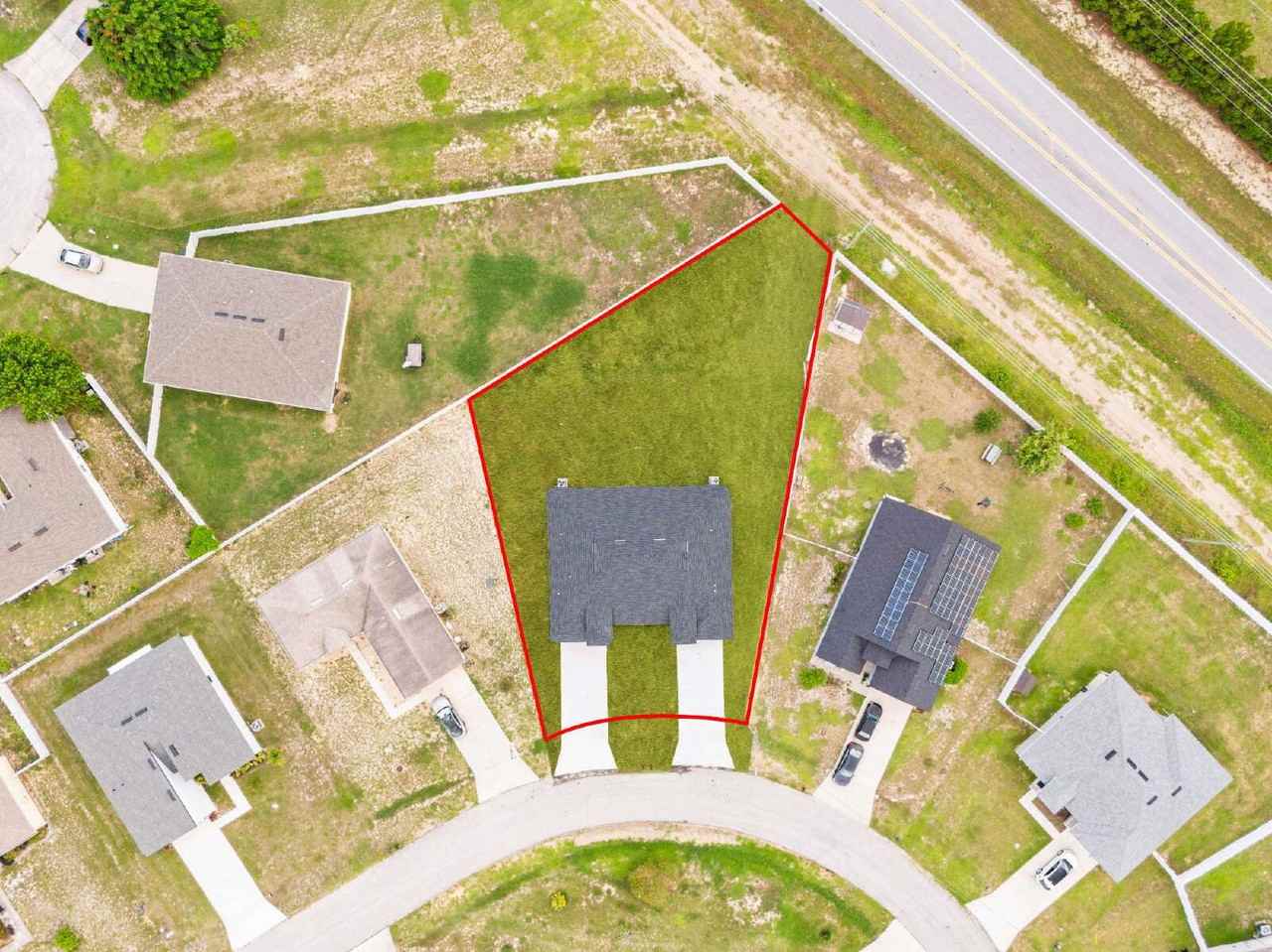 906 Fraser Dr - Photo 6 of 39