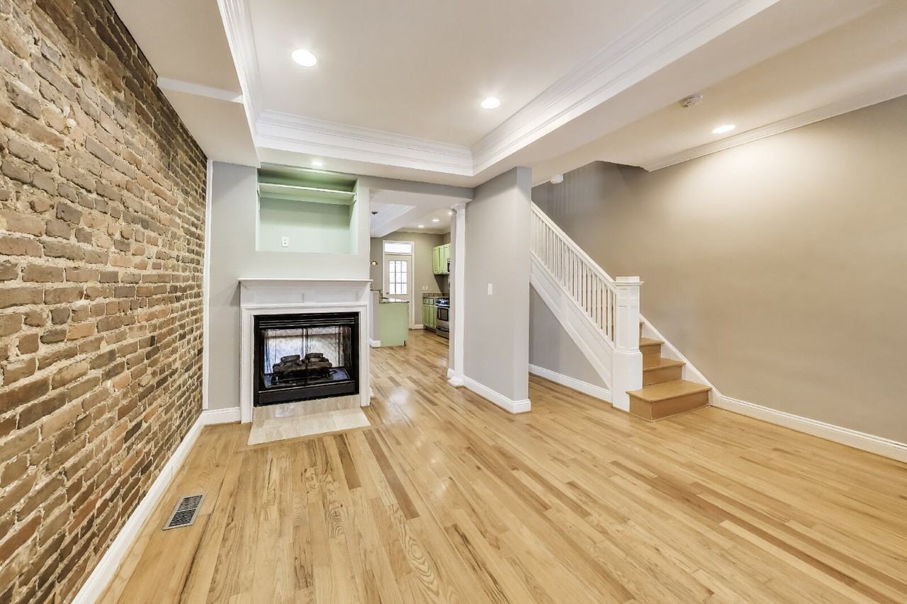 1917 Lincoln Rd Ne - Photo 4 of 20