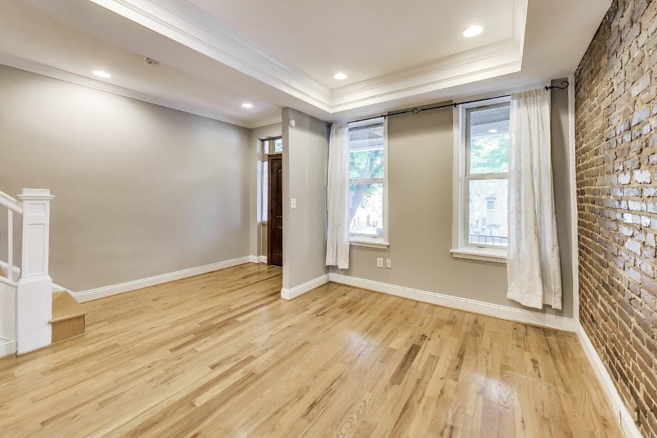 1917 Lincoln Rd Ne - Photo 5 of 20
