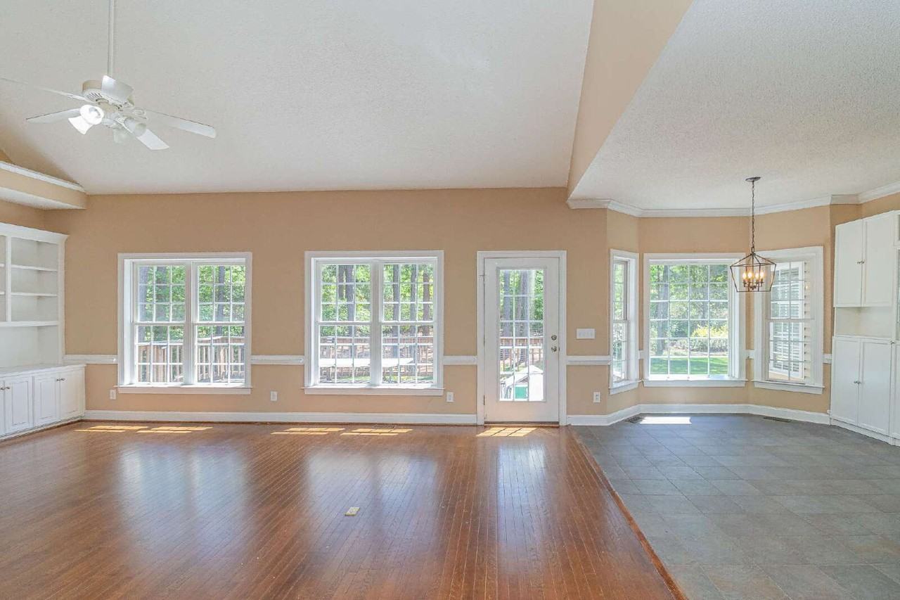 106 Leafwood Dr - Photo 7 of 50