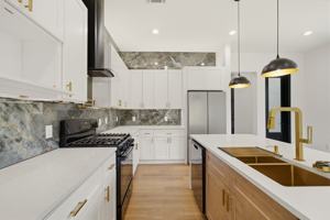 featured image of 4439 Gunter St