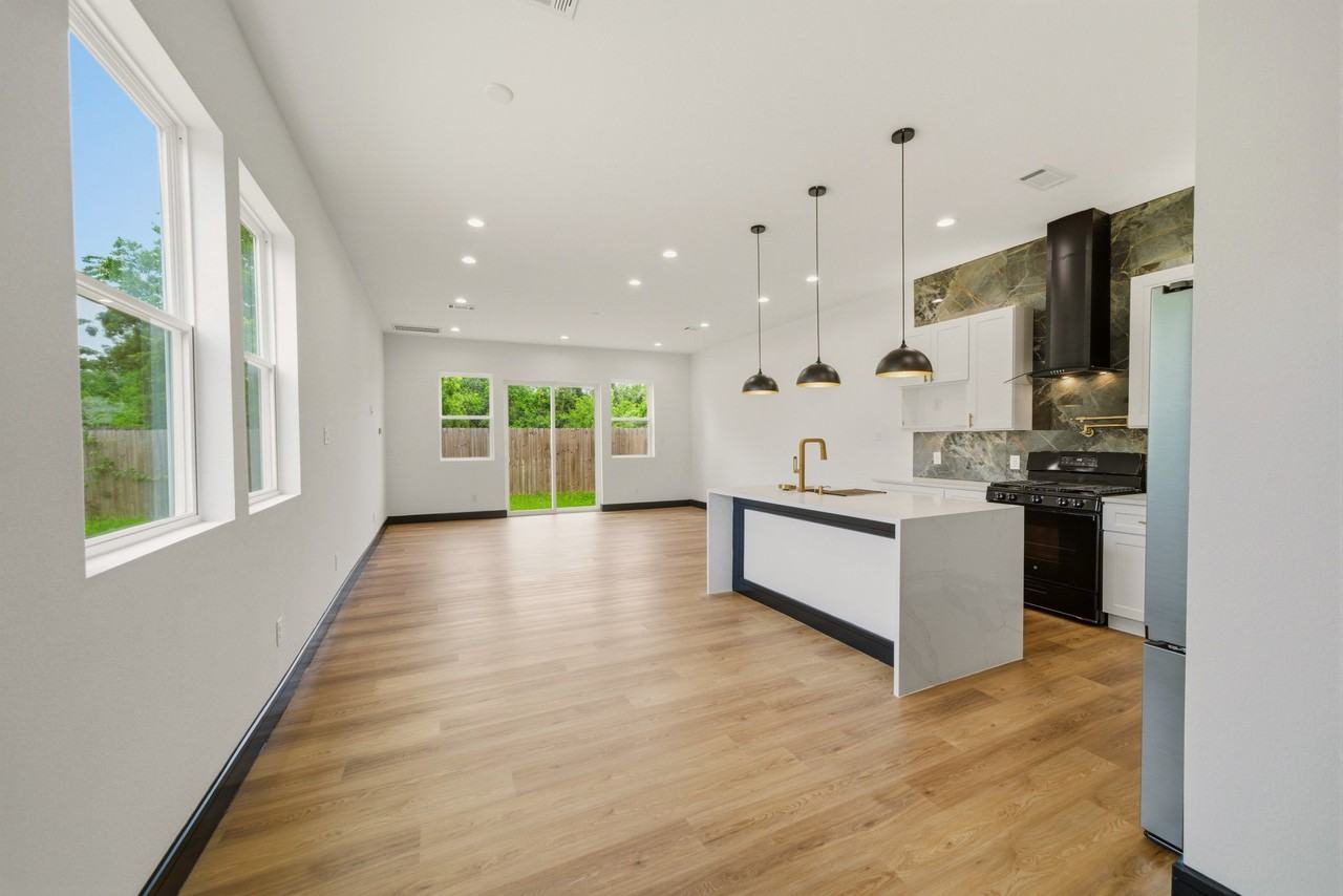 4439 Gunter St - Photo 3 of 20