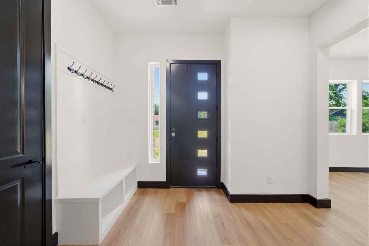 4439 Gunter St - Photo 4 of 20