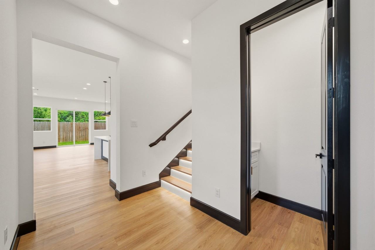 4439 Gunter St - Photo 5 of 20