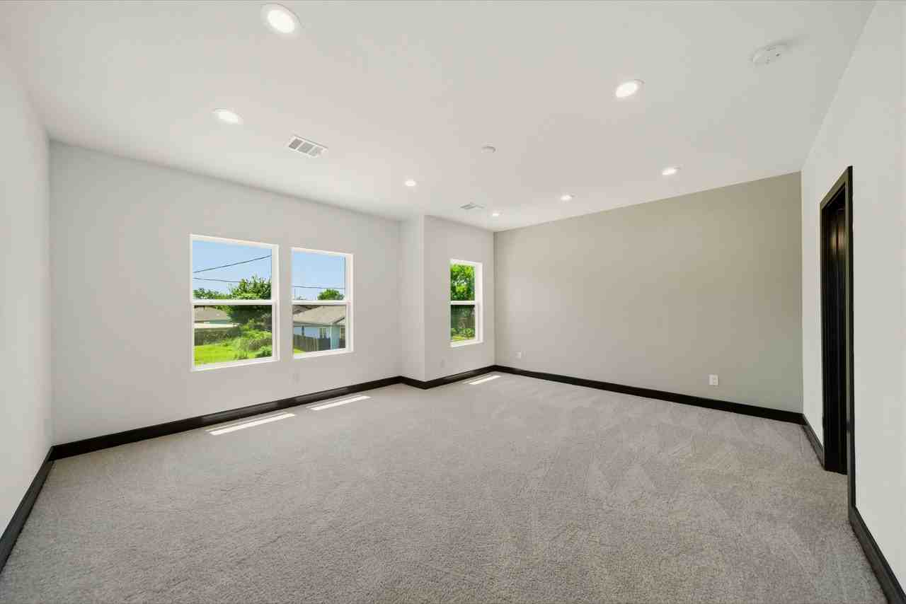 4439 Gunter St - Photo 7 of 20