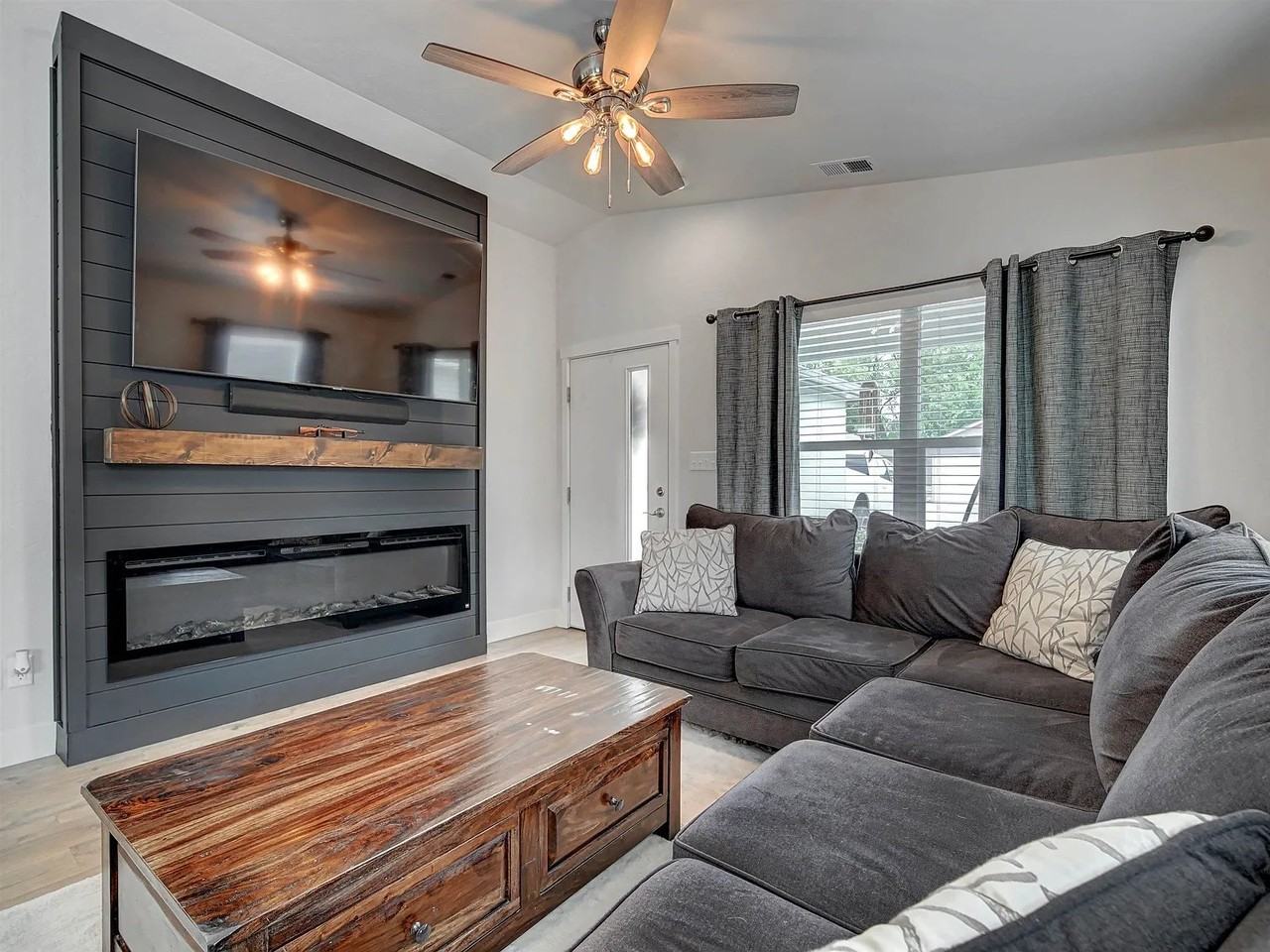 580 Hennessy Way - Photo 4 of 10