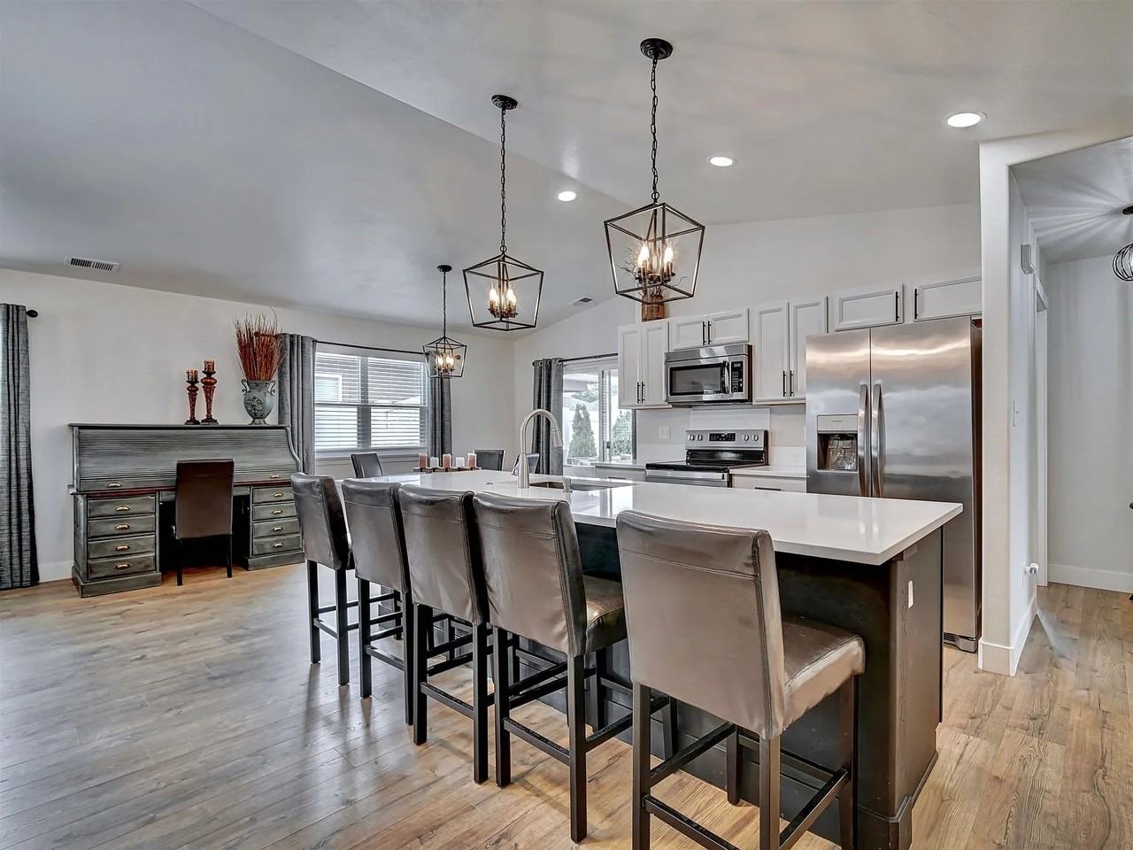 580 Hennessy Way - Photo 5 of 10