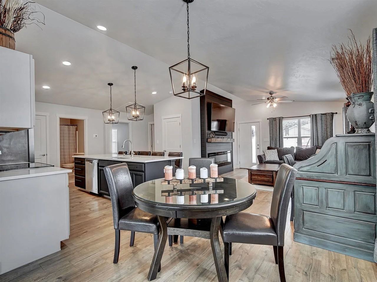 580 Hennessy Way - Photo 6 of 10