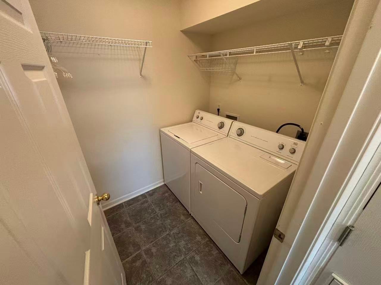 211 Greenbriar Dr - Photo 4 of 13