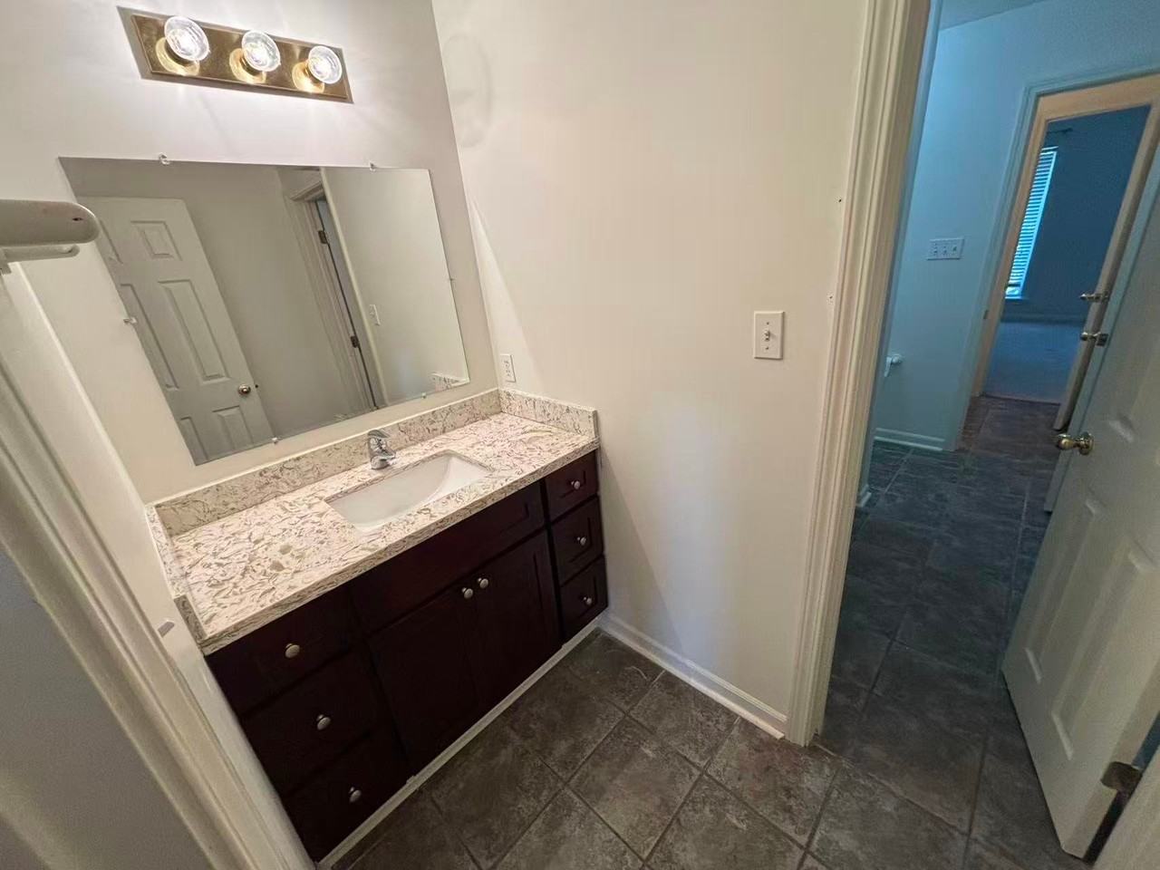 211 Greenbriar Dr - Photo 6 of 13