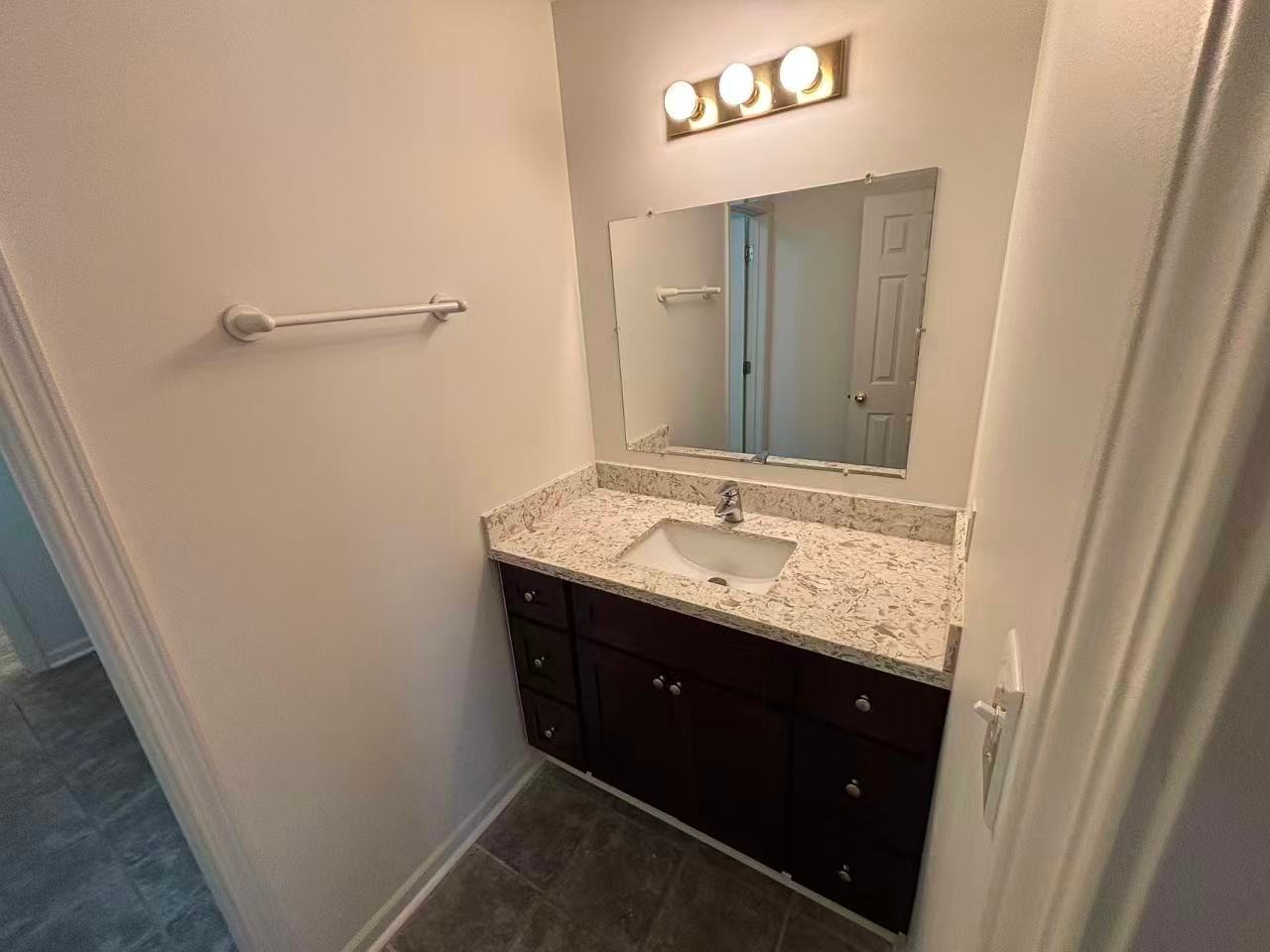 211 Greenbriar Dr - Photo 6 of 11