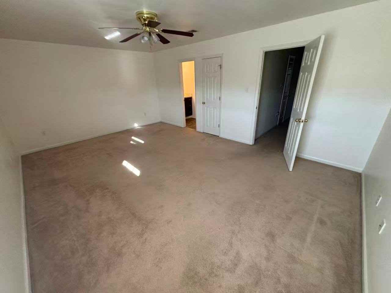 211 Greenbriar Dr - Photo 7 of 11