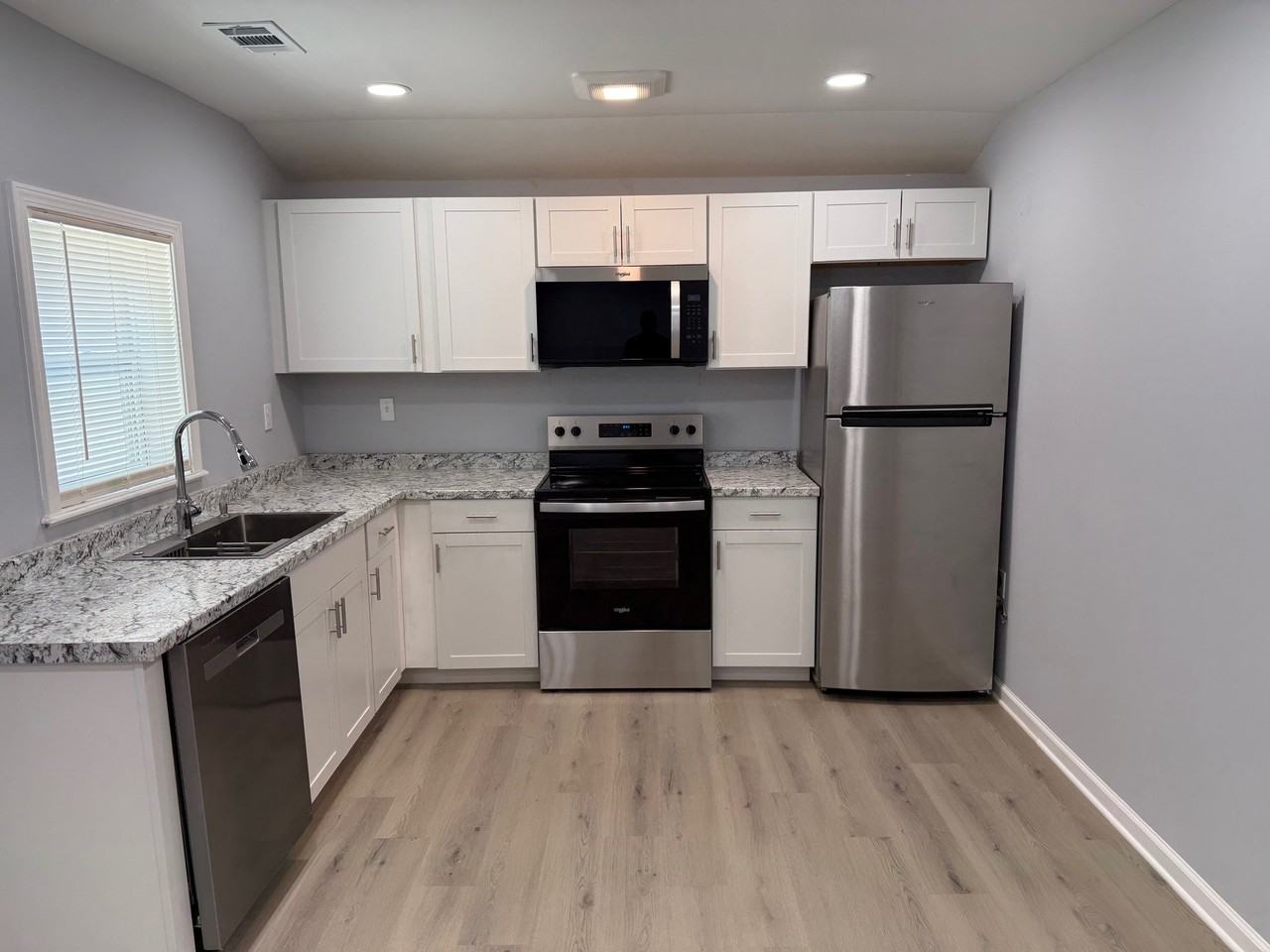 1701B E 39th St - Photo 4 of 12