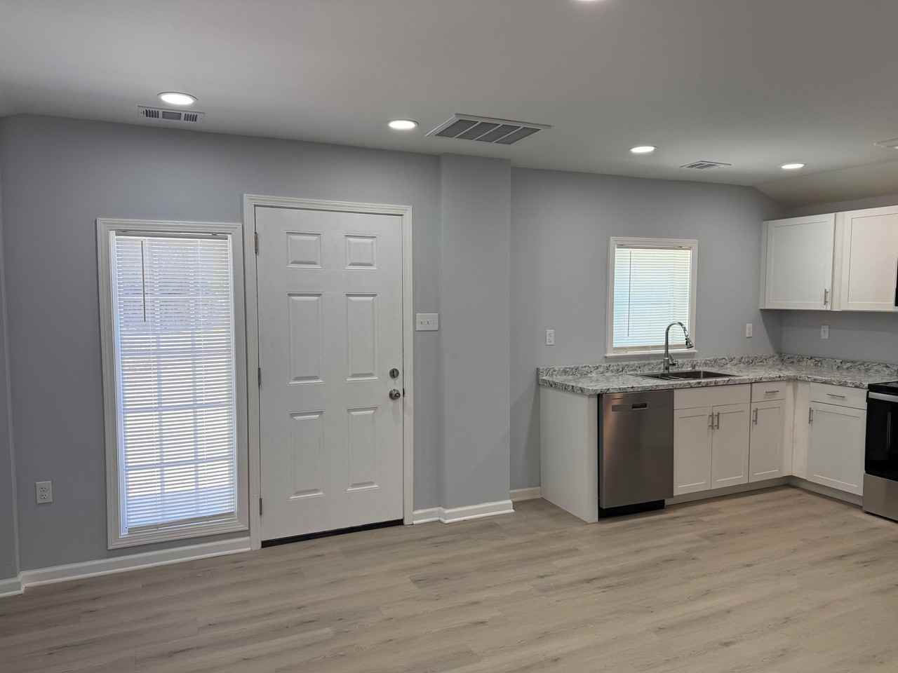 1701B E 39th St - Photo 5 of 12
