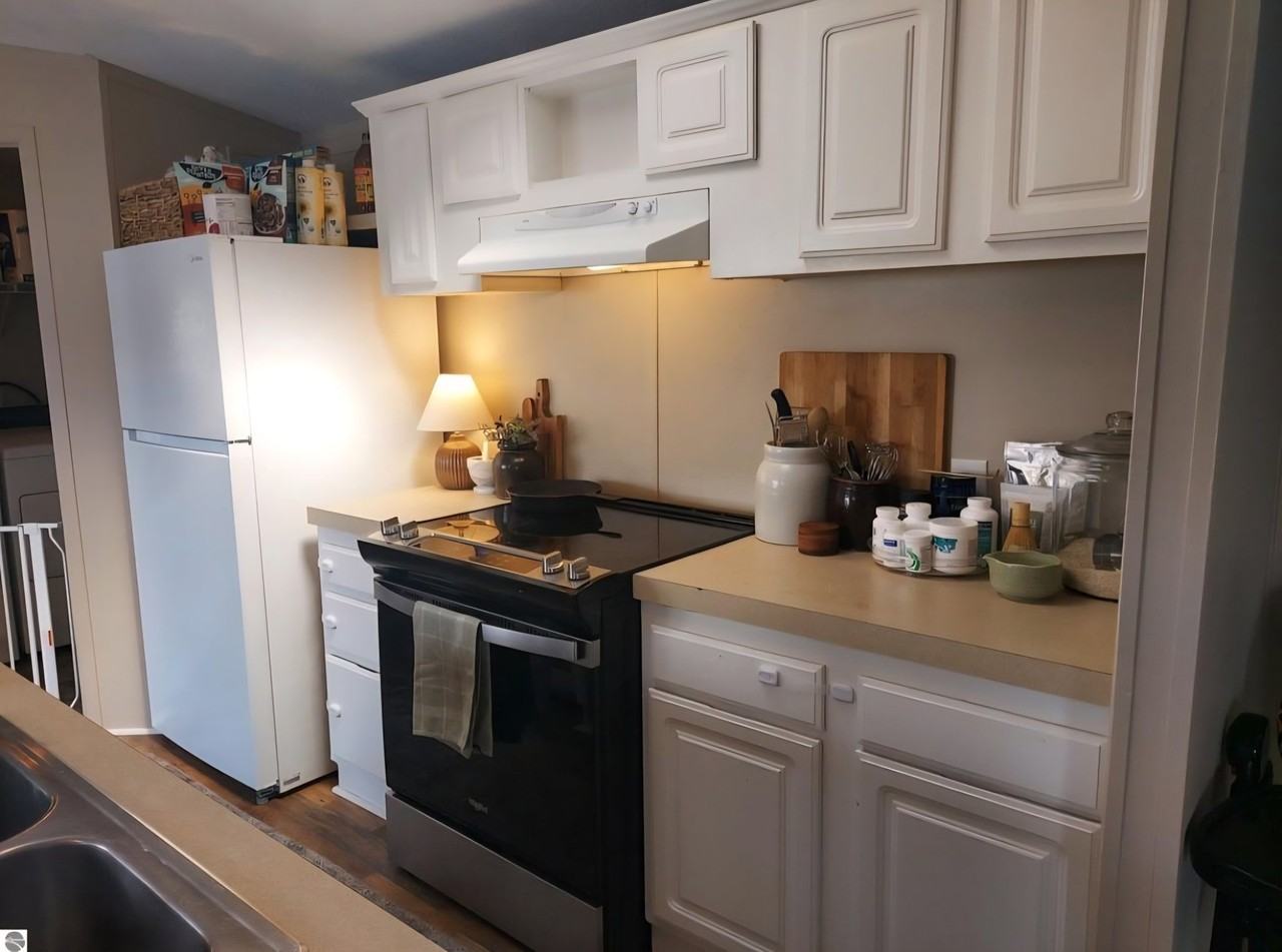 4652 Meadow Lane Dr - Photo 3 of 12