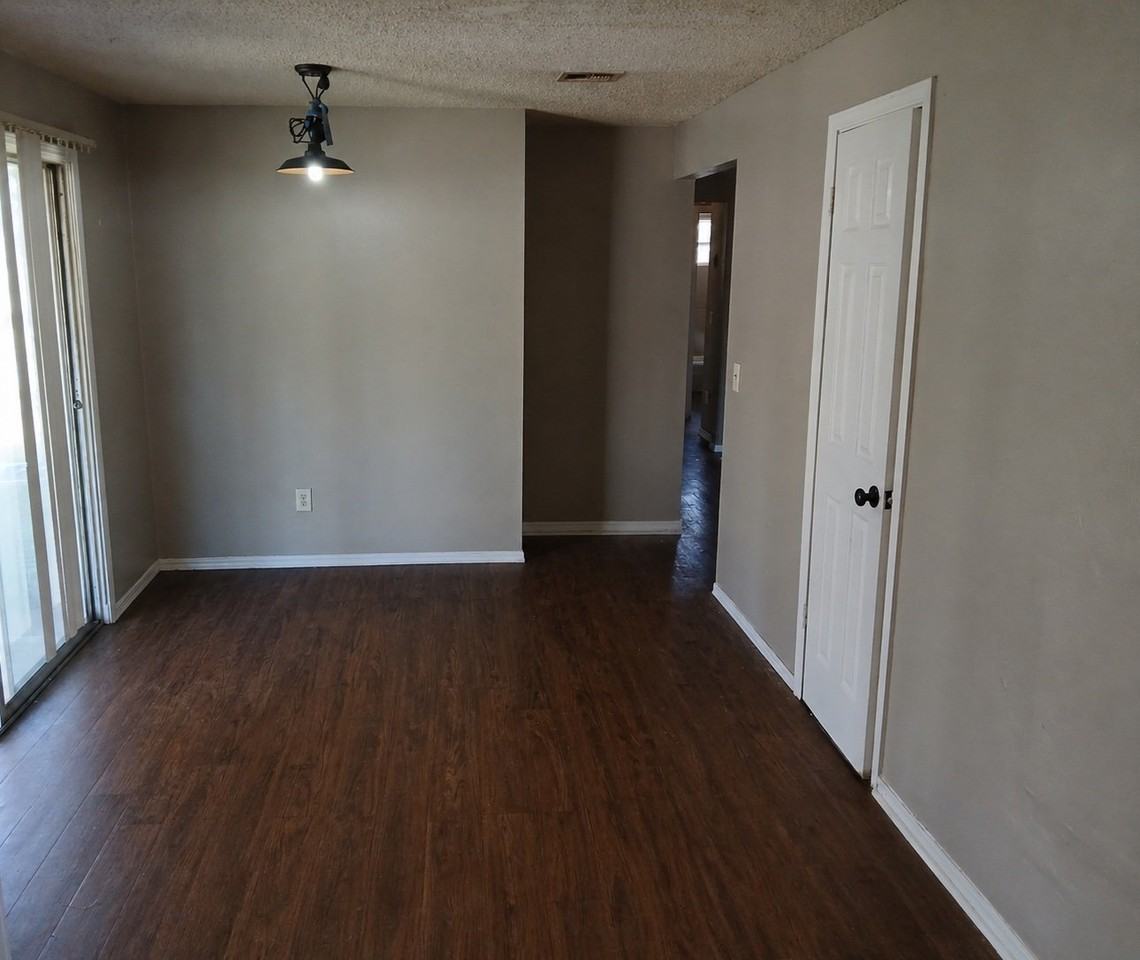 5024 Brookdale St - Photo 3 of 6