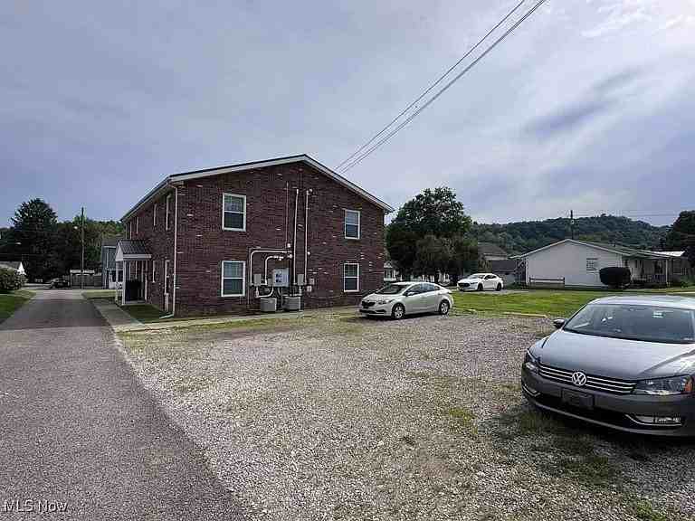 545 E Mcconnel Ave #2 - Photo 3 of 6