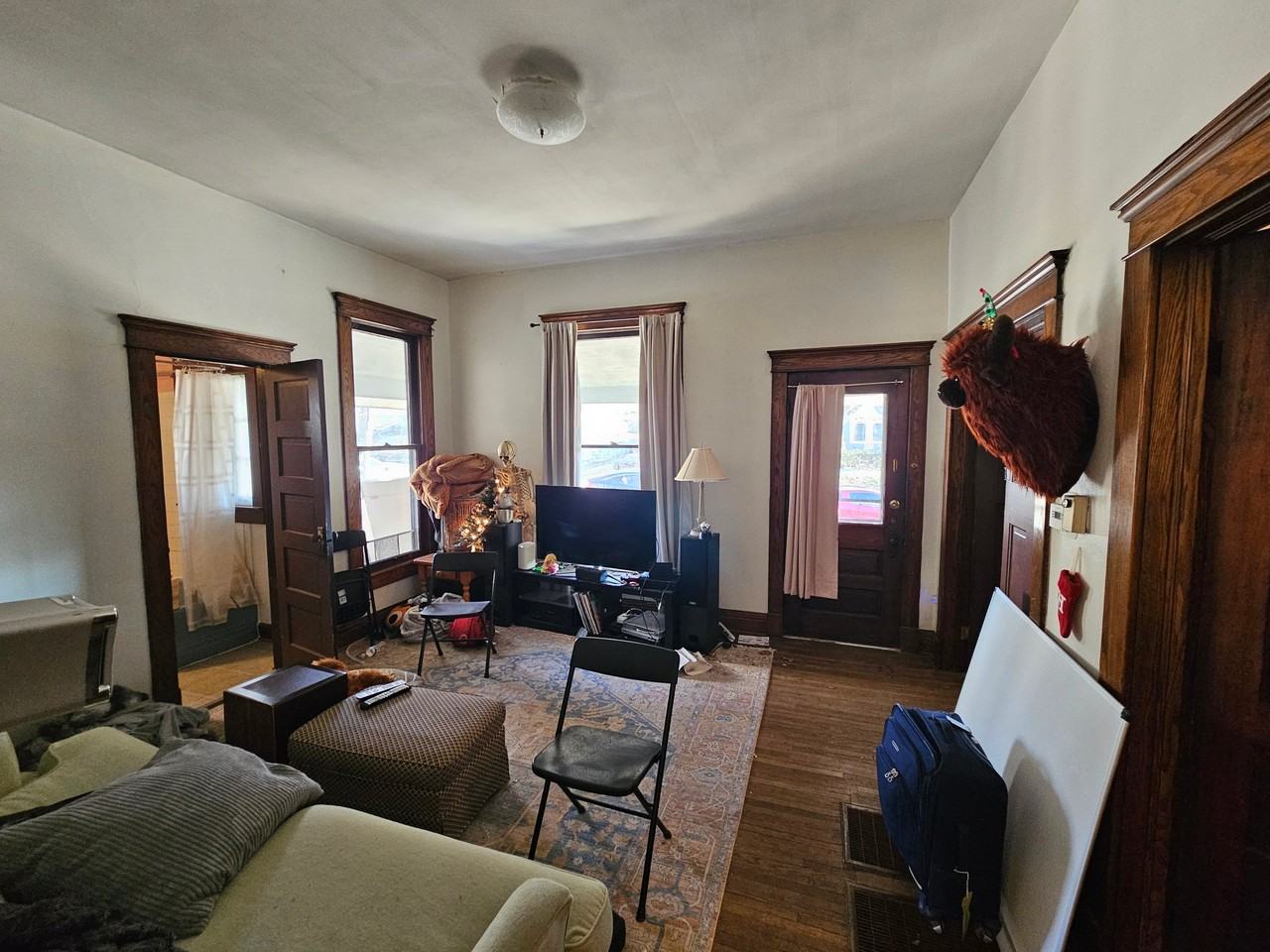 813 E University St - Photo 3 of 11