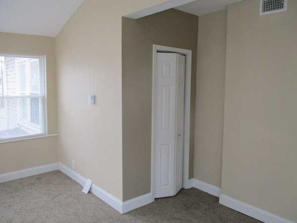 1060 Pleasant St #2 - Photo 5 of 16
