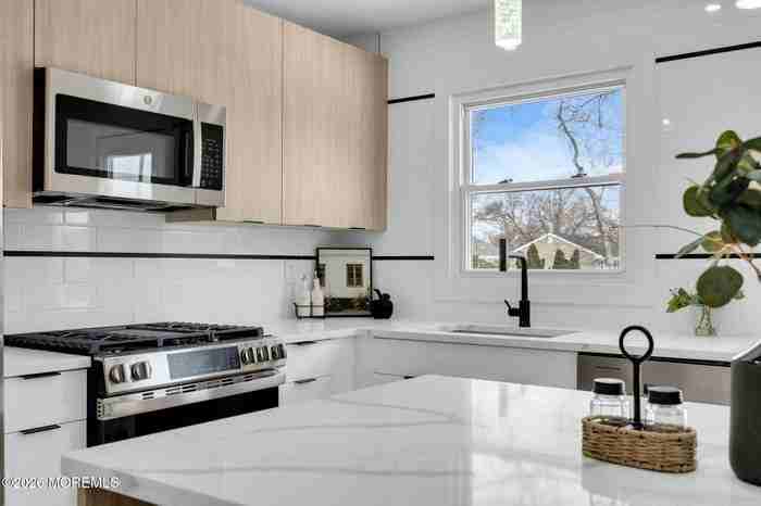 60 Birch St - Photo 4 of 20