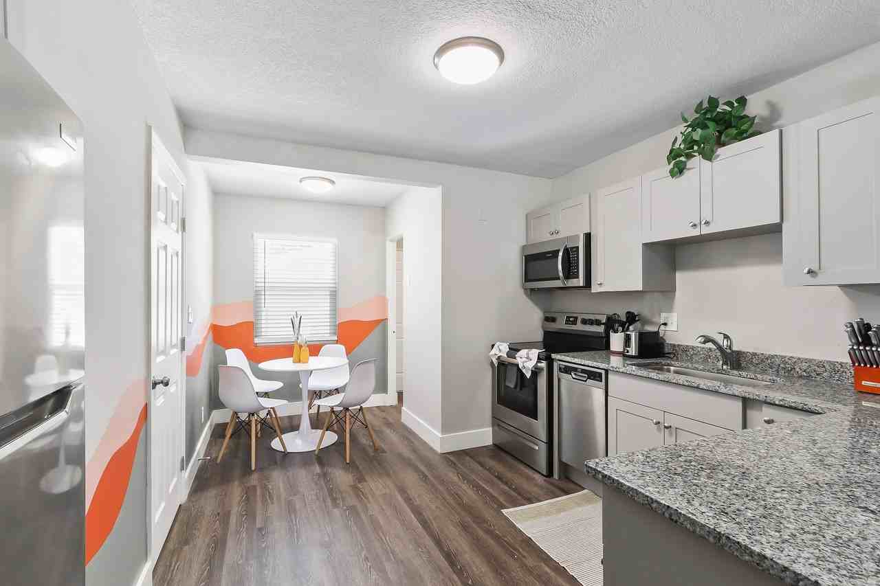 1035 Queen St N - Photo 6 of 19