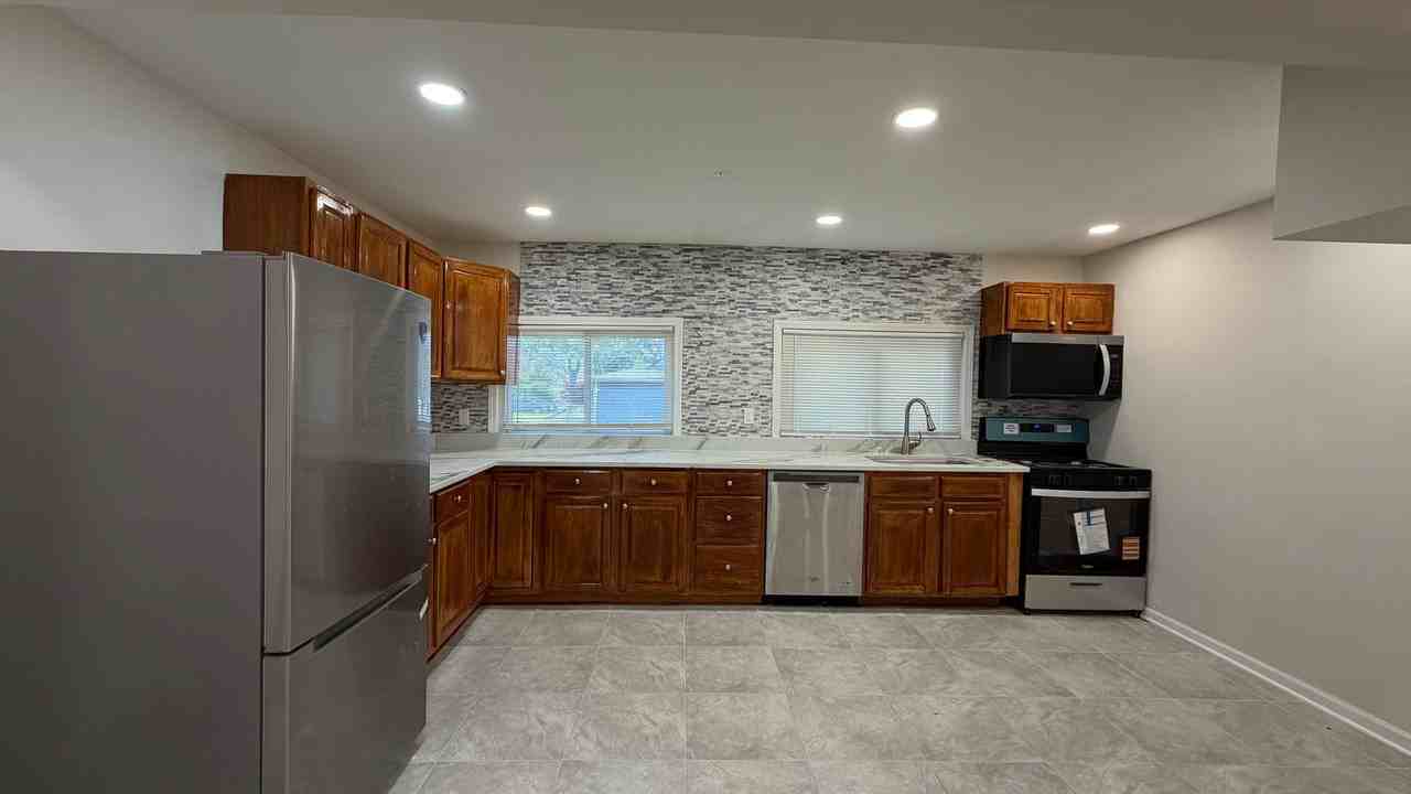 2701 Union St - Photo 6 of 14