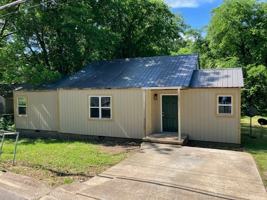 featured image of 915 W Pyburn St