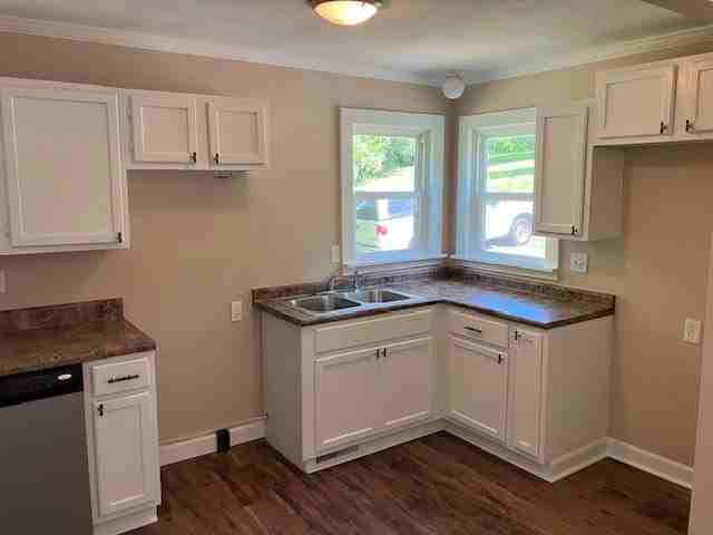 915 W Pyburn St - Photo 2 of 20