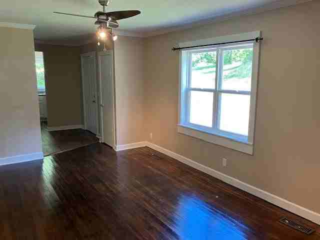 915 W Pyburn St - Photo 6 of 20