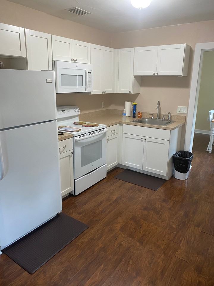 435 N Fairview Ave - Photo 4 of 10
