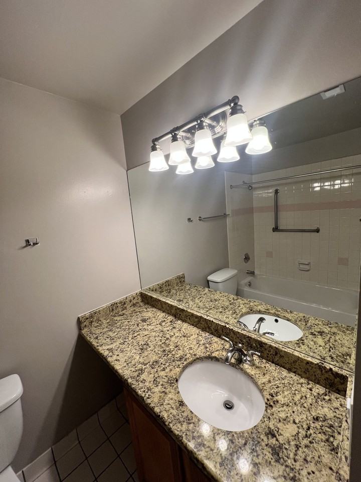 5760 Abbey Dr #5760-3G - Photo 7 of 9
