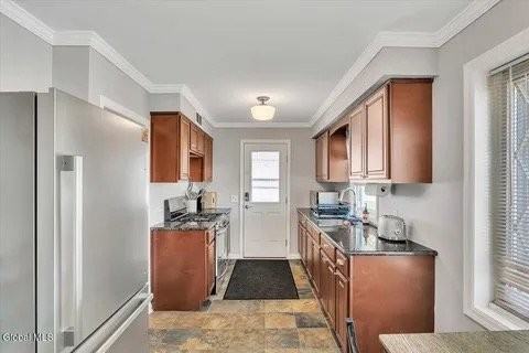 37 Buell St - Photo 2 of 20