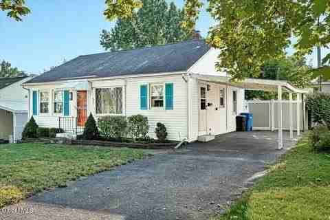 37 Buell St - Photo 7 of 20