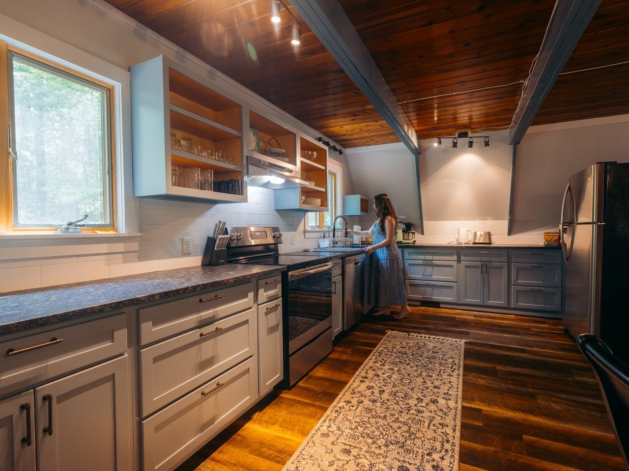 28 Beech St - Photo 2 of 14