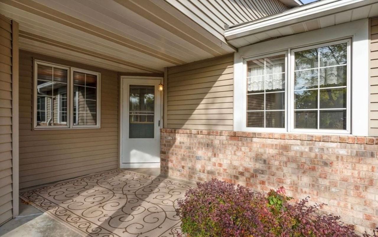 520 Deer Ridge Ln S - Photo 2 of 12