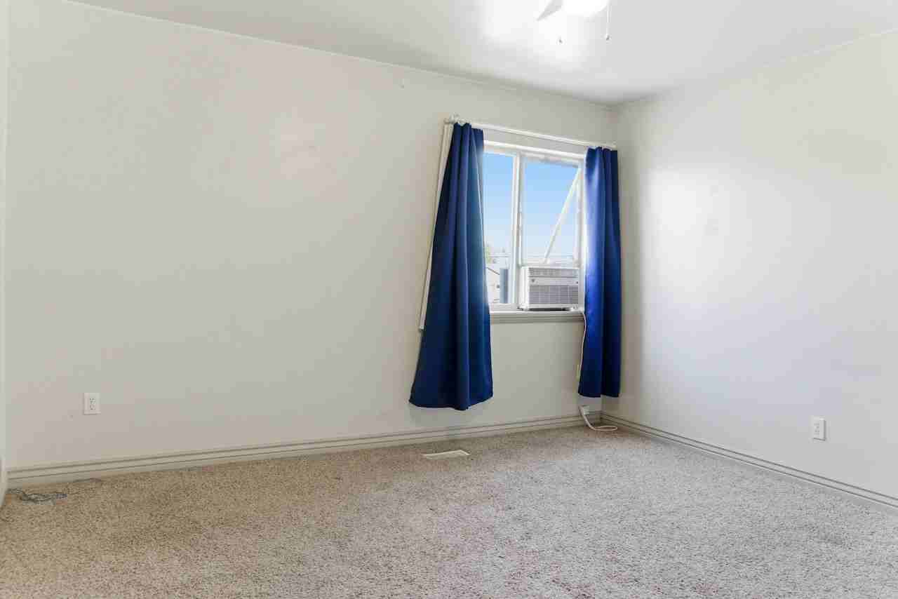 114 West 975 North, Unit C - Photo 5 of 6